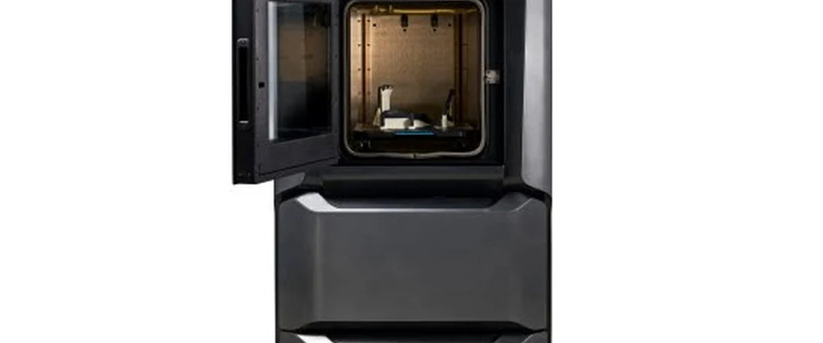 Stratasys F190CR 장비 내부와 출력 부품