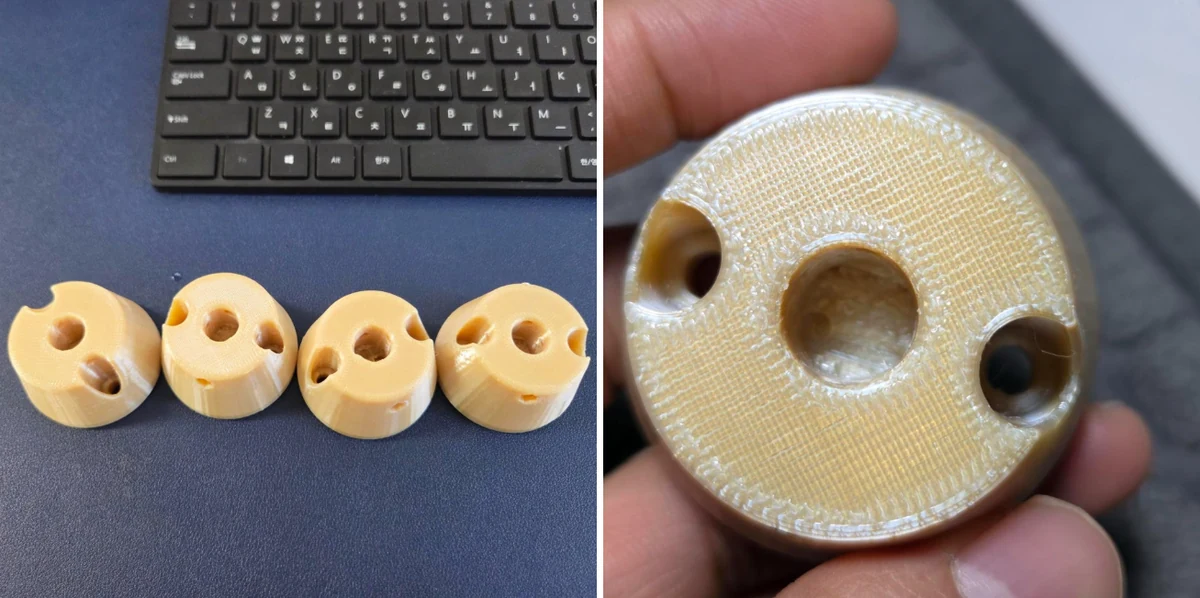 ULTEM 9085로 출력한 부품 4개와 적층 결이 보이는 클로즈업